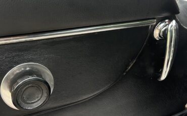 Aston-Martin-DB6-1967-19