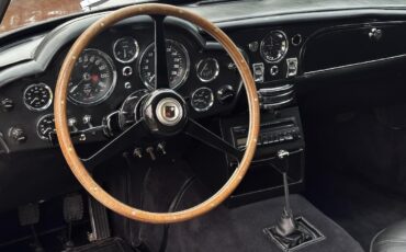 Aston-Martin-DB6-1967-21