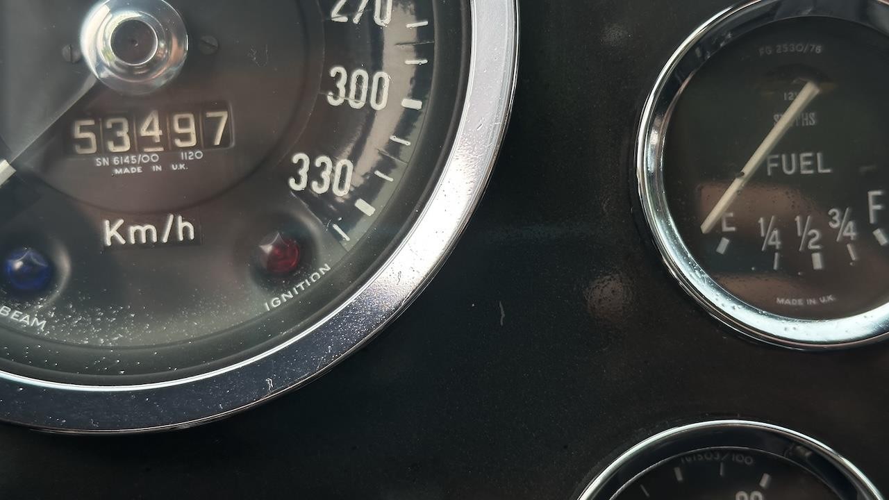 Aston-Martin-DB6-1967-22