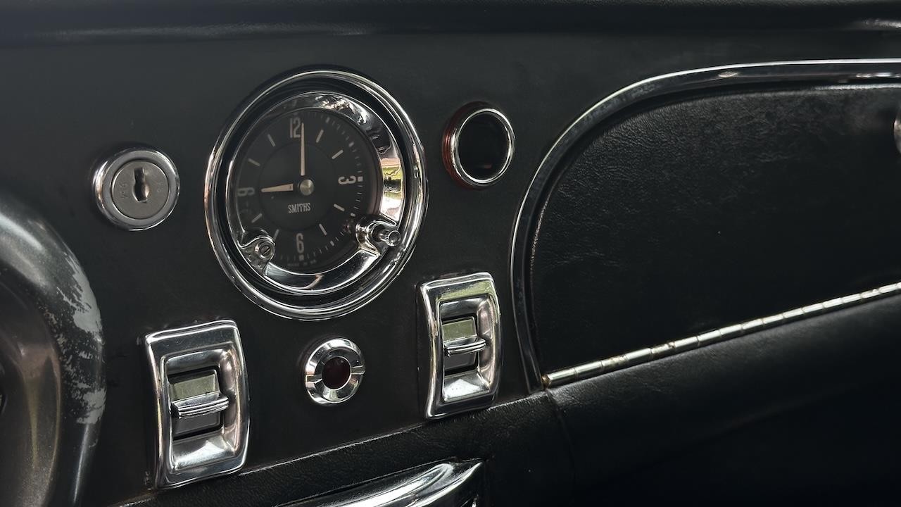 Aston-Martin-DB6-1967-27