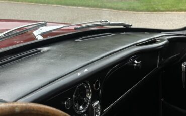 Aston-Martin-DB6-1967-28