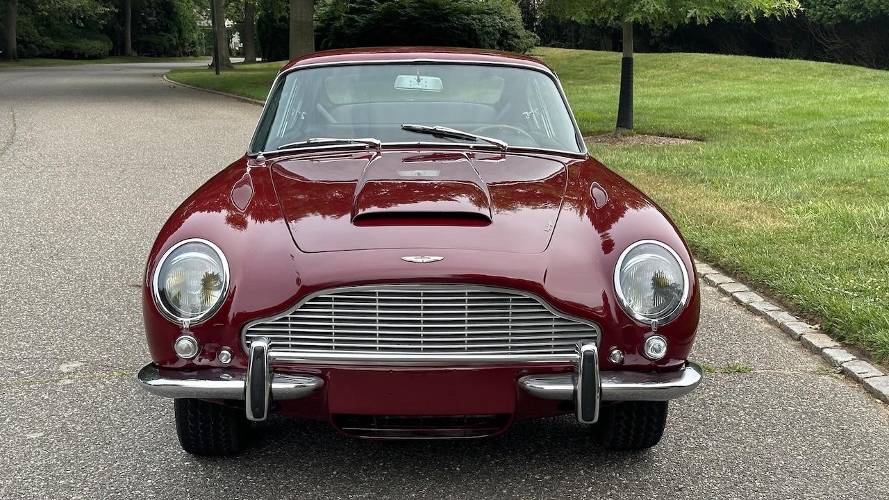 Aston-Martin-DB6-1967-3