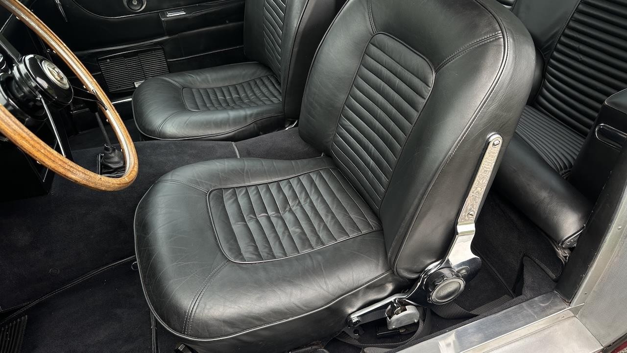 Aston-Martin-DB6-1967-32