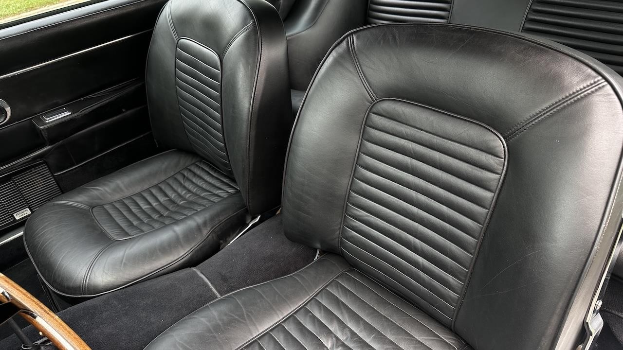 Aston-Martin-DB6-1967-33