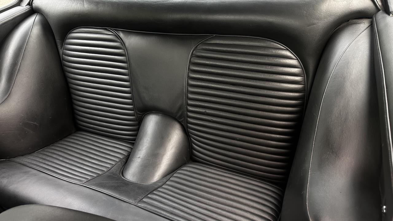 Aston-Martin-DB6-1967-34