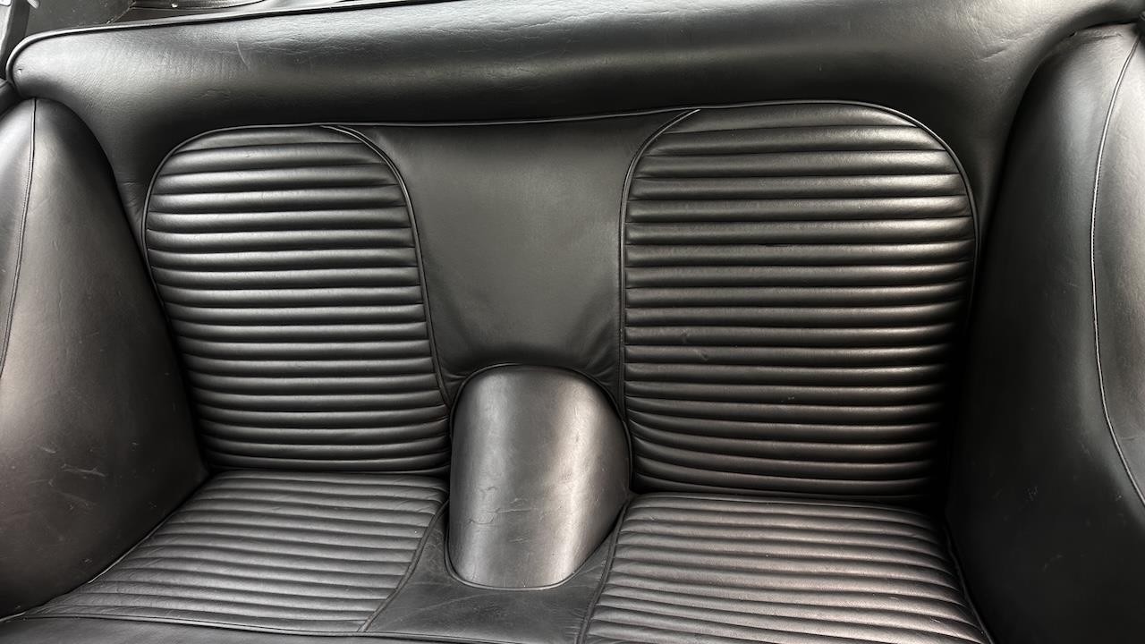 Aston-Martin-DB6-1967-35