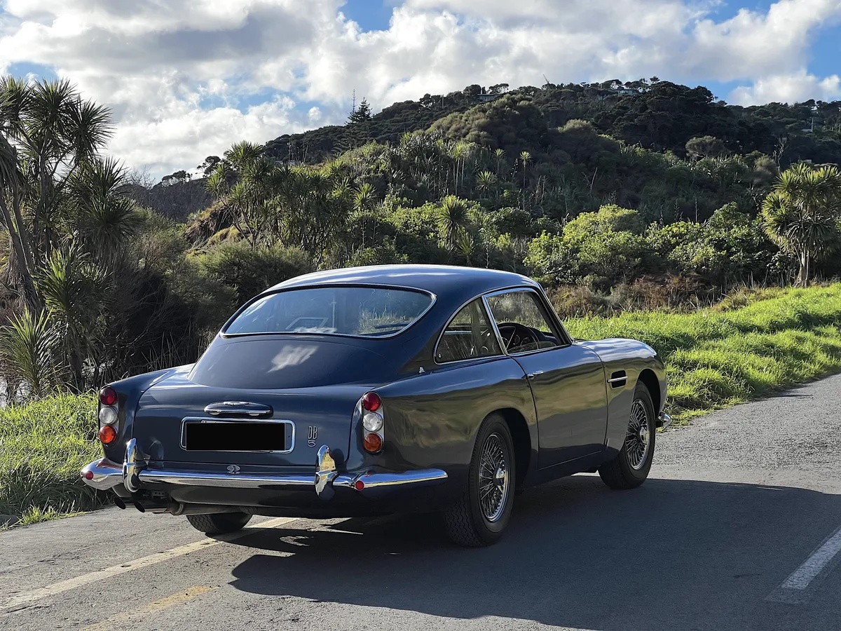 Aston-martin-Db5-1964-Gray-Red-3