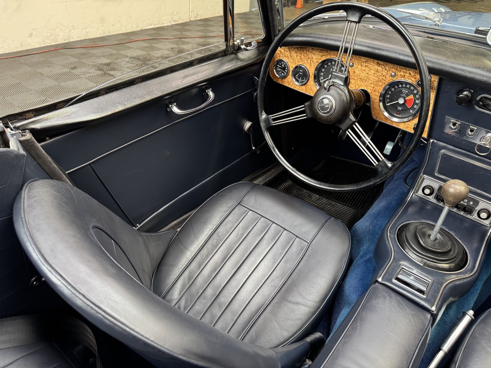 Austin-Healey-3000-1967-Convertible-25