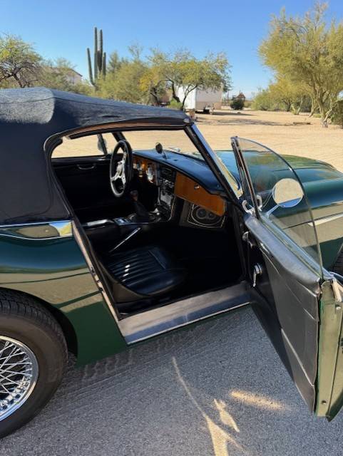 Austin-healey-3000-mkiii-1967-green-10