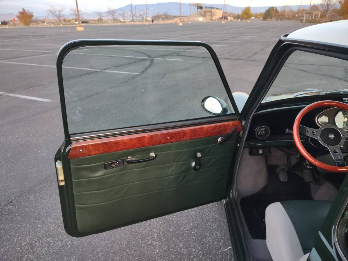 Austin-mini-1972-green-13