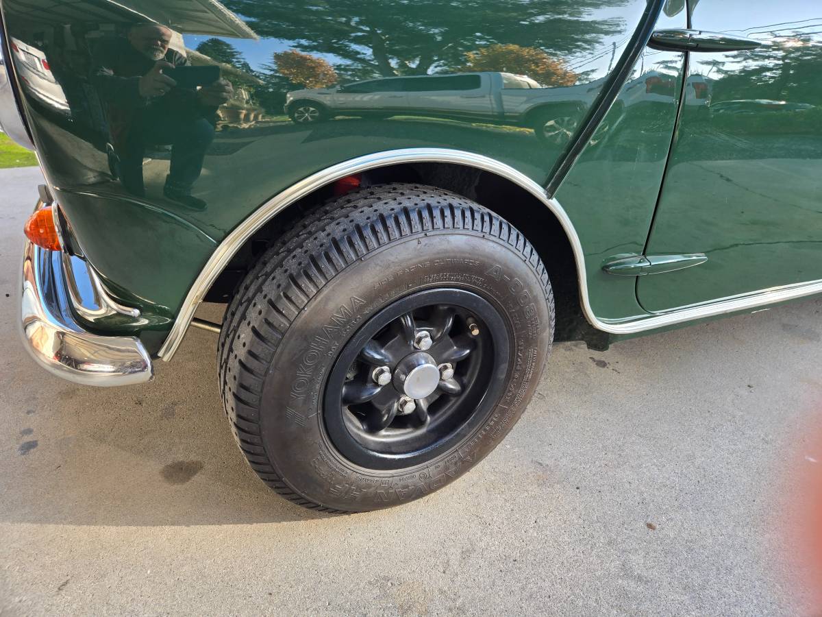 Austin-mini-cooper-super-1967-green-12