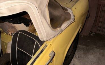 Austin-sprite-convertinle-1968-yellow-1