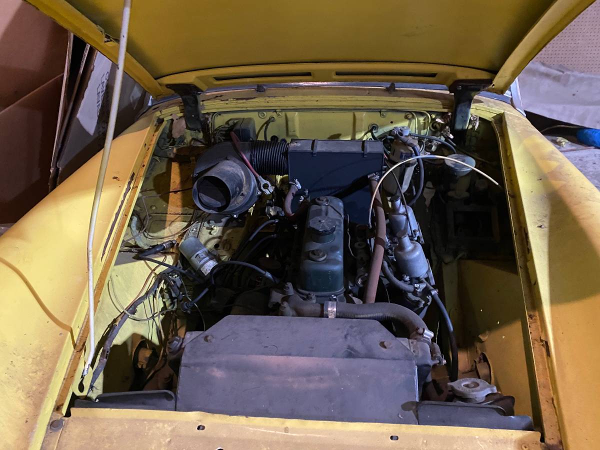 Austin-sprite-convertinle-1968-yellow-2