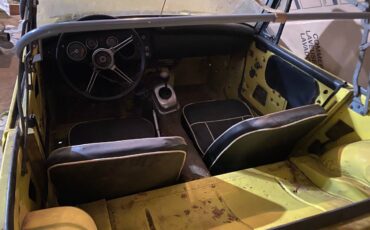 Austin-sprite-convertinle-1968-yellow-3