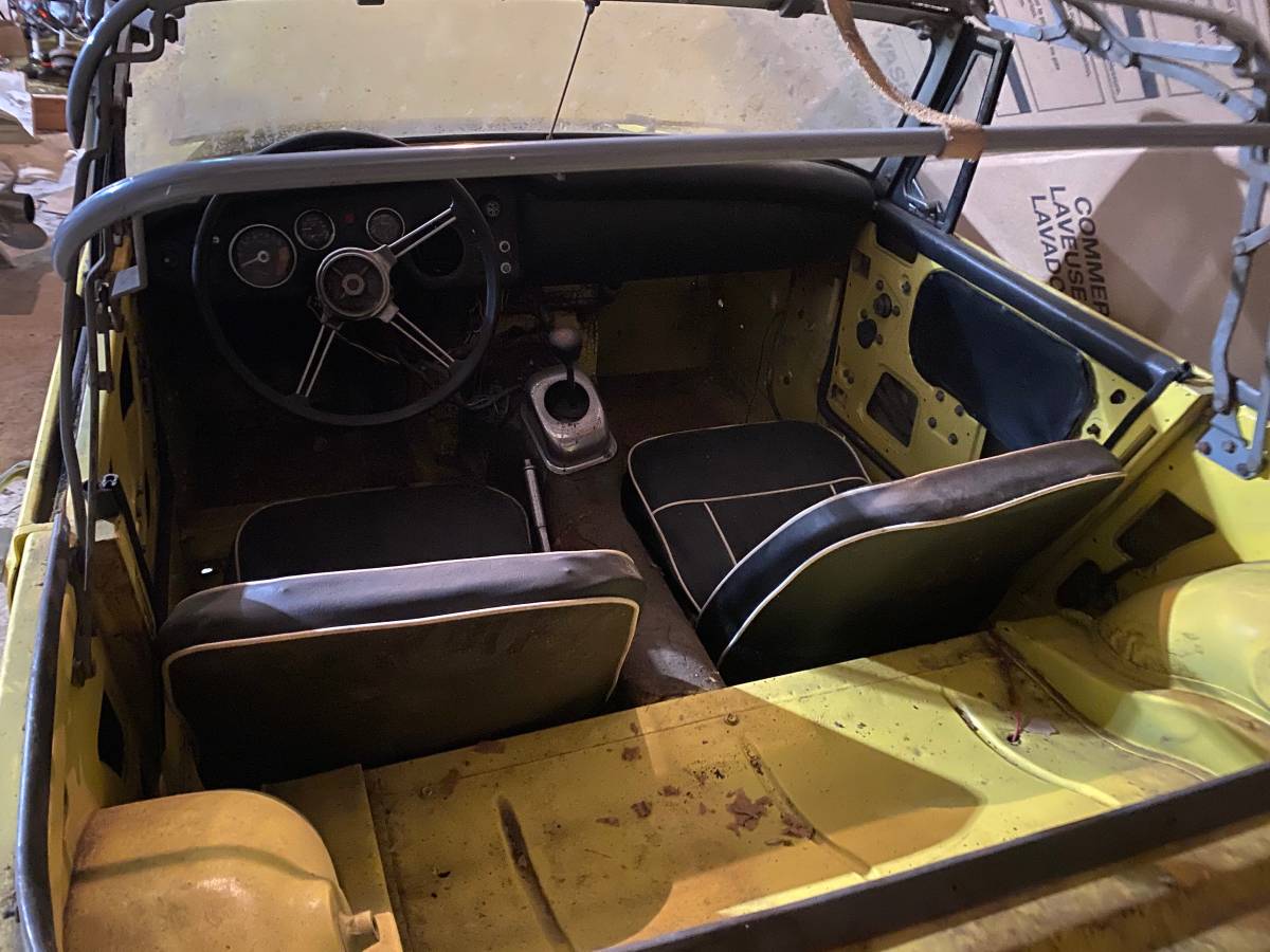 Austin-sprite-convertinle-1968-yellow-3