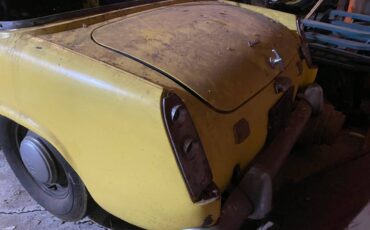 Austin-sprite-convertinle-1968-yellow