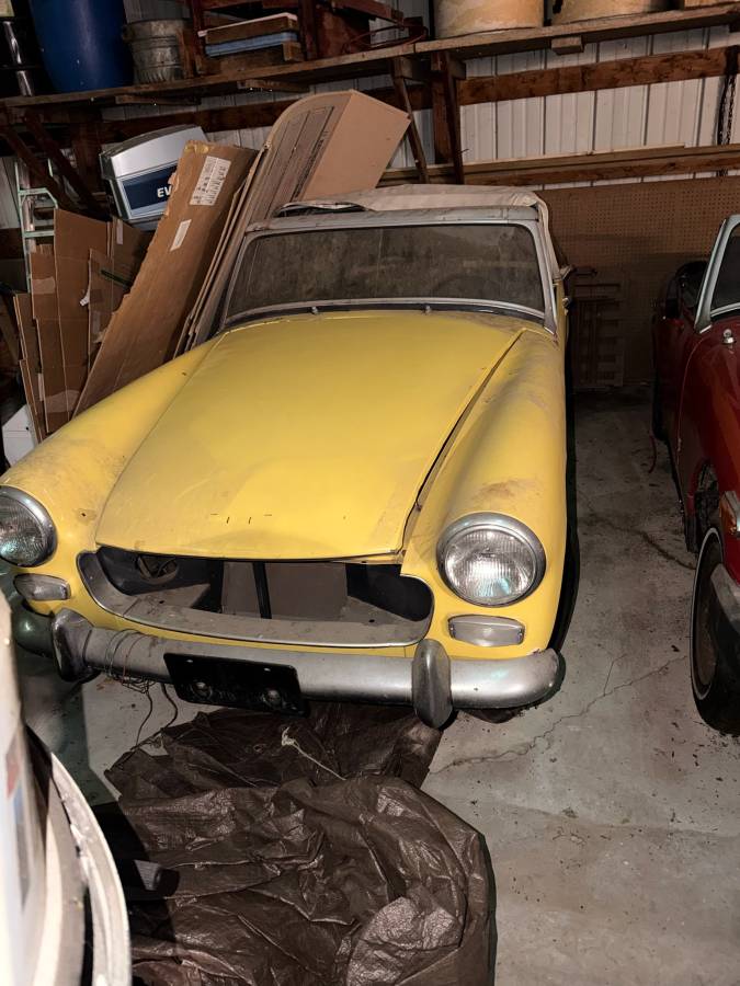 Austin-sprite-convertinle-1968-yellow-5