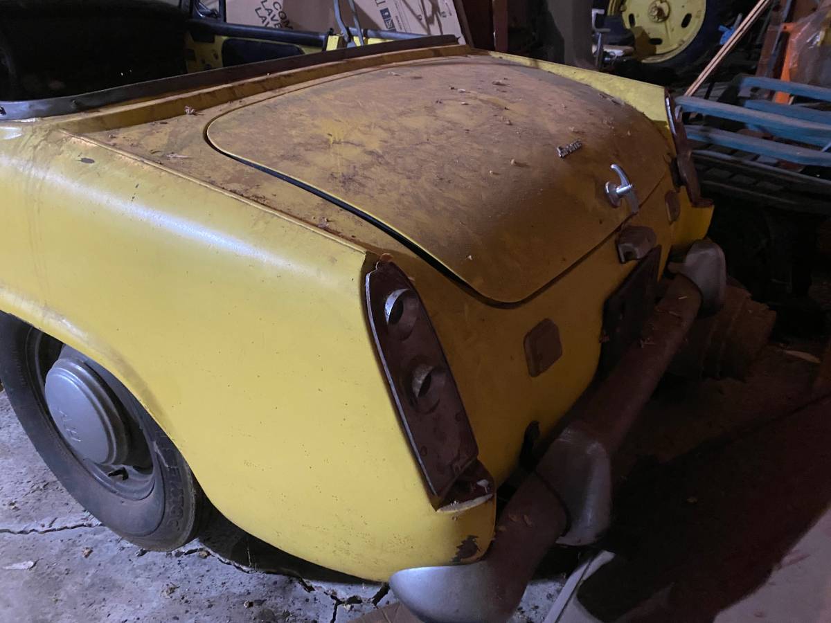 Austin-sprite-convertinle-1968-yellow