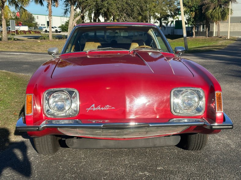 Avanti-Ii-1982-Red-Saddle-1