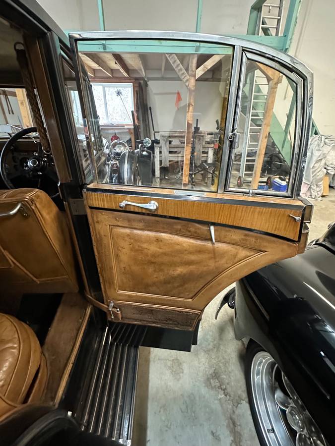 Bentley-4-14-liter-sport-saloon-1936-black-1