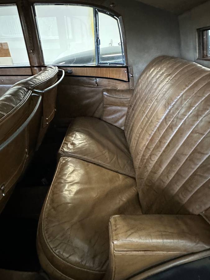 Bentley-4-14-liter-sport-saloon-1936-black-10