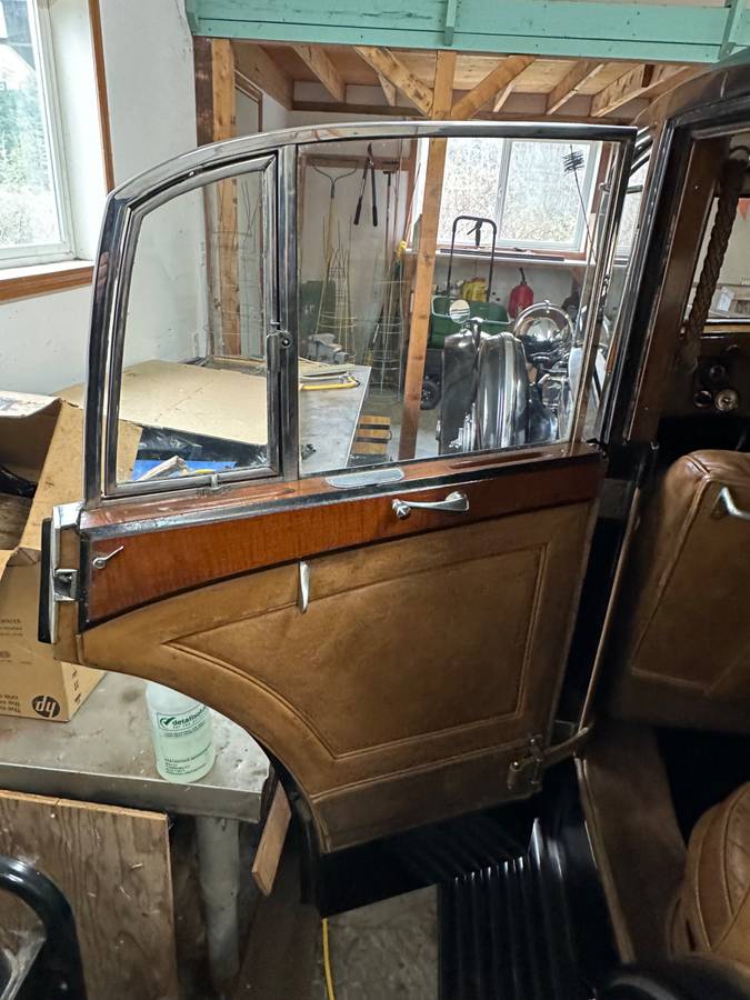 Bentley-4-14-liter-sport-saloon-1936-black-19