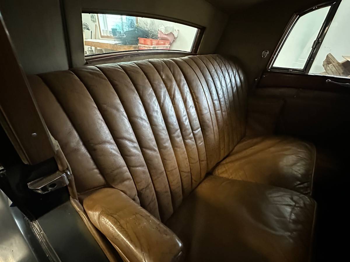 Bentley-4-14-liter-sport-saloon-1936-black-2