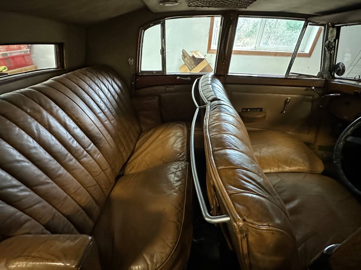 Bentley-4-14-liter-sport-saloon-1936-black-3