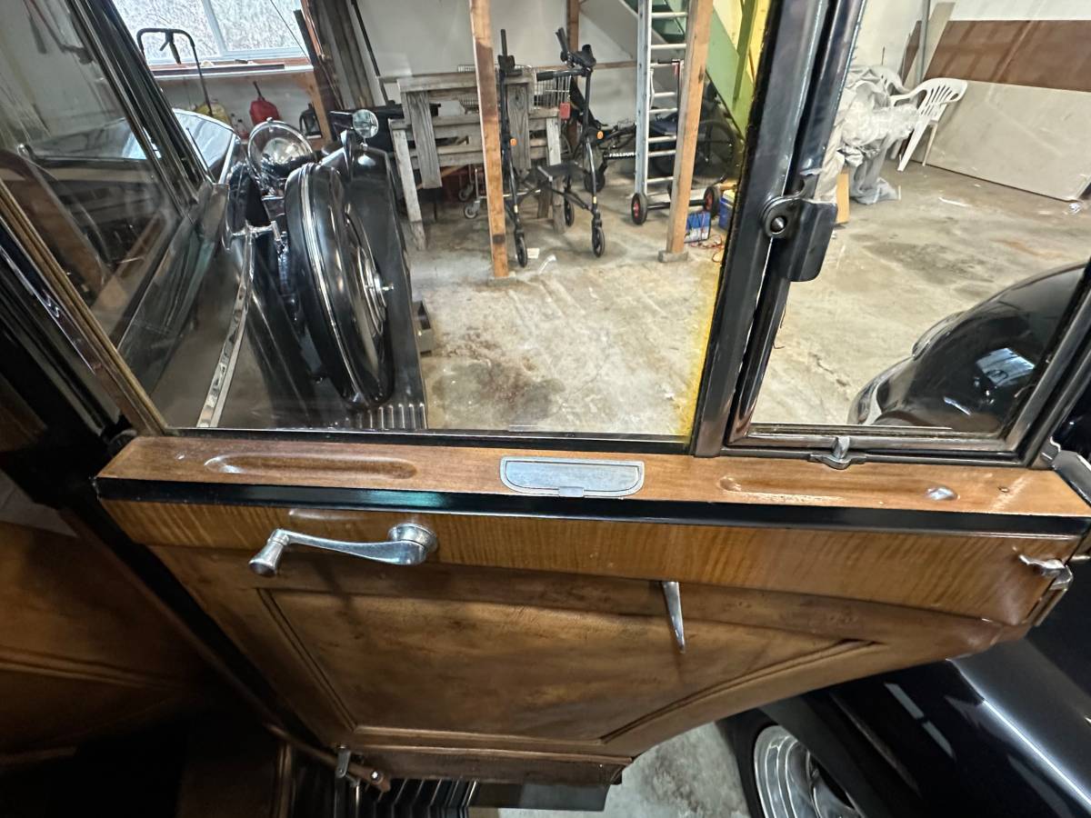 Bentley-4-14-liter-sport-saloon-1936-black-5