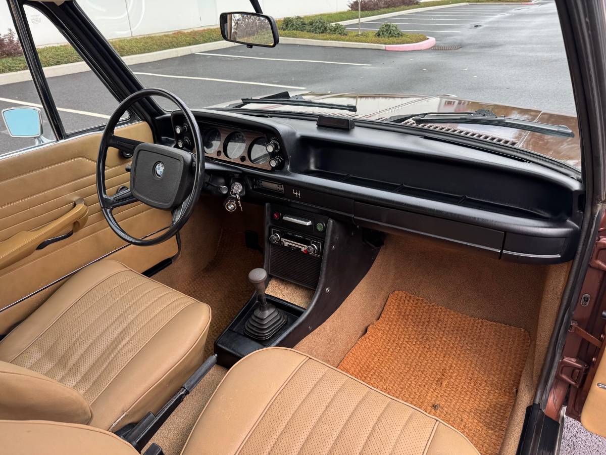 Bmw-2002-1975-brown-14