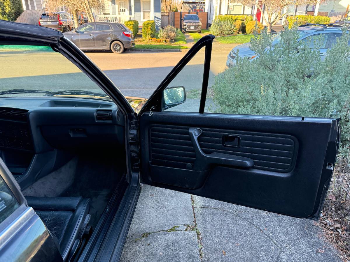 Bmw-318i-1991-black-12