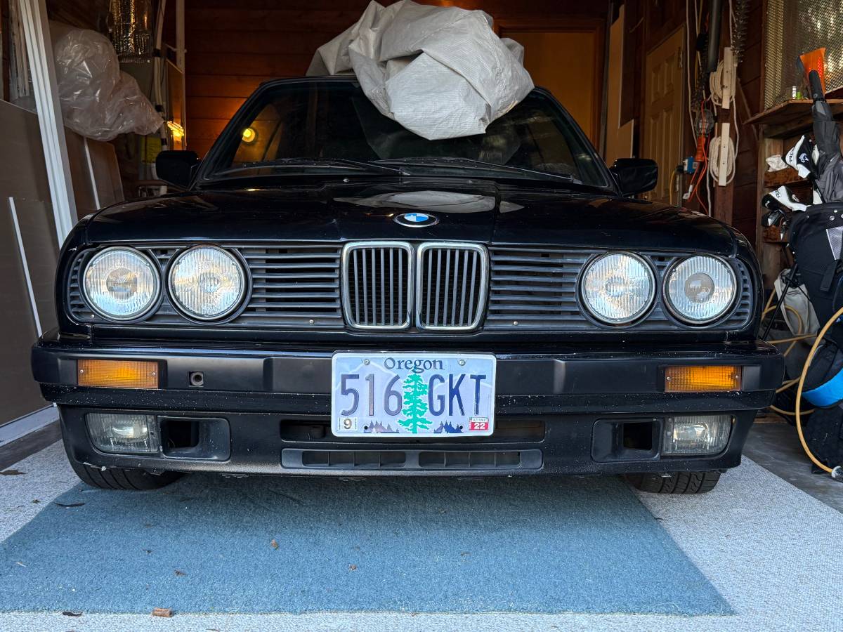 Bmw-318i-1991-black-2