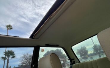 Bmw-320i-1982-custom-11