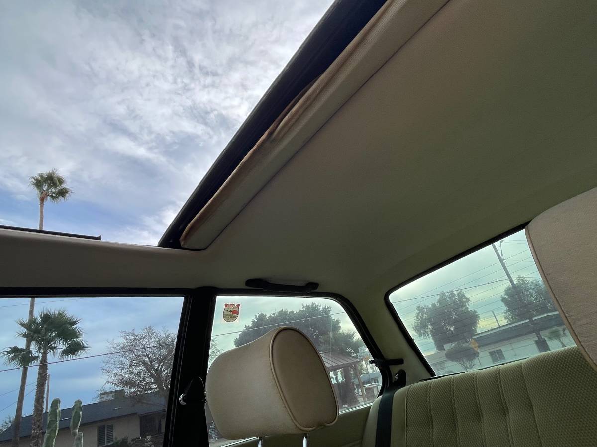 Bmw-320i-1982-custom-11