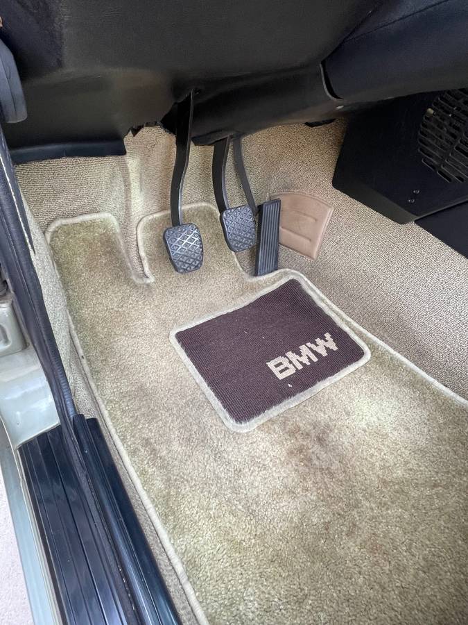 Bmw-320i-1982-custom-13