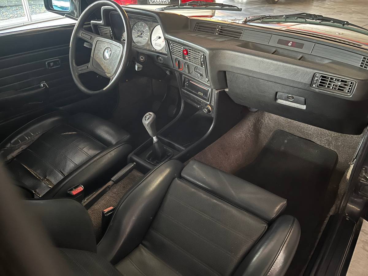 Bmw-320i-1983-black-1