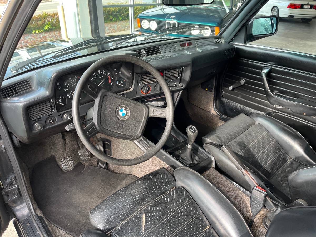 Bmw-320i-1983-black-15