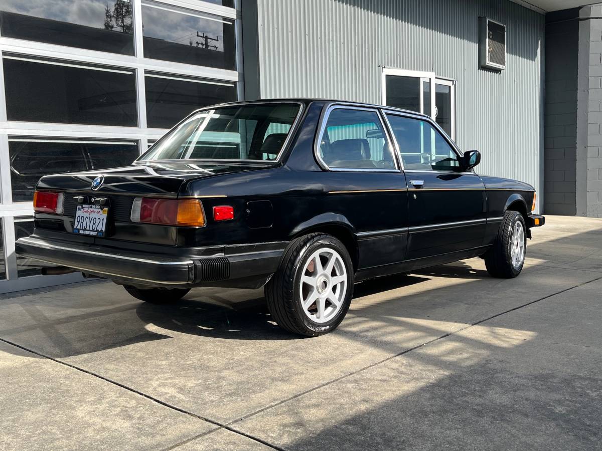 Bmw-320i-1983-black-6
