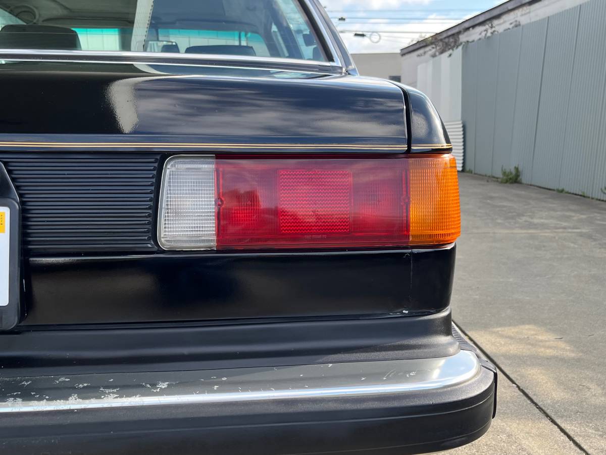 Bmw-320i-1983-black-8