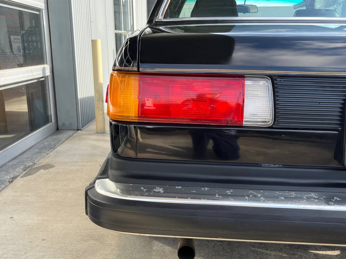 Bmw-320i-1983-black-9