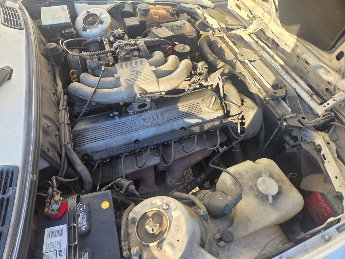 Bmw-325i-convertible-1989-white-10