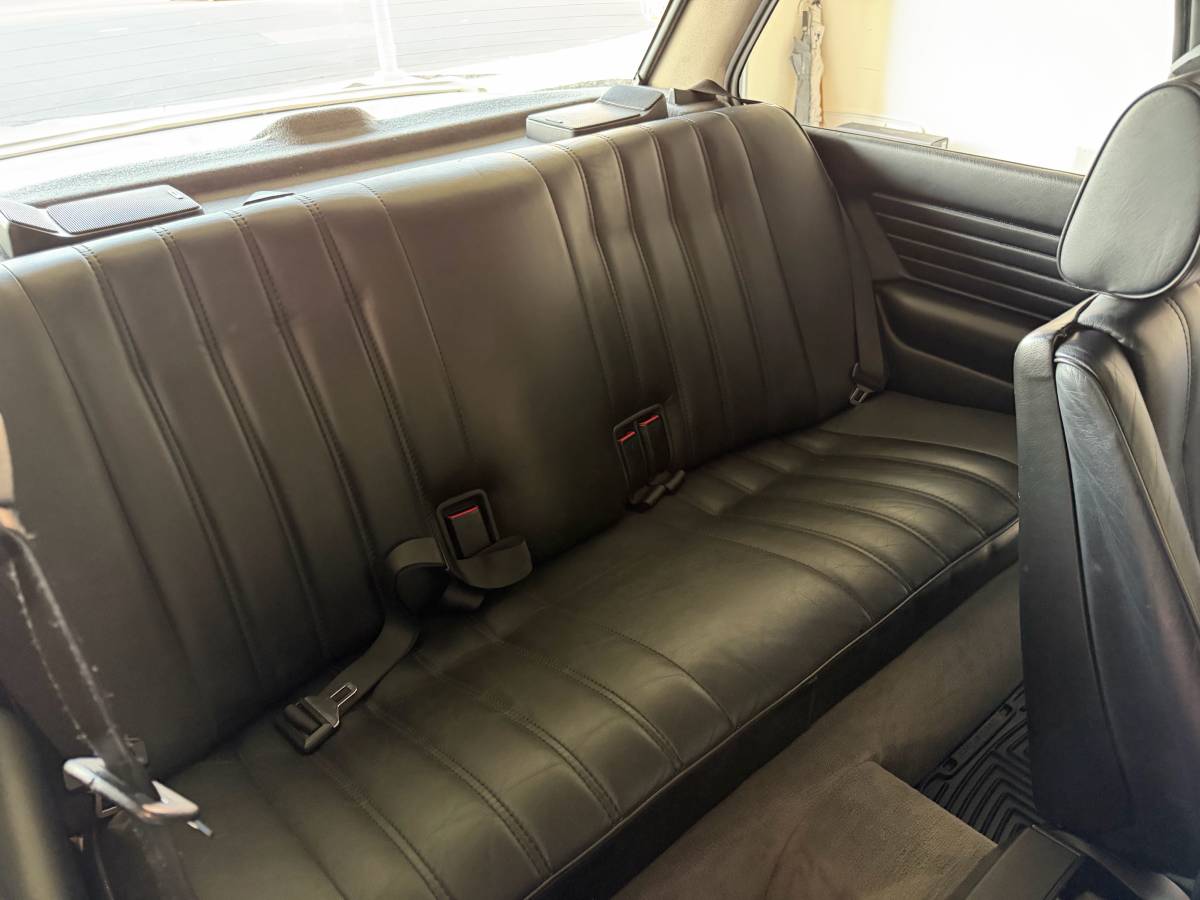 Bmw-325is-1990-white-12