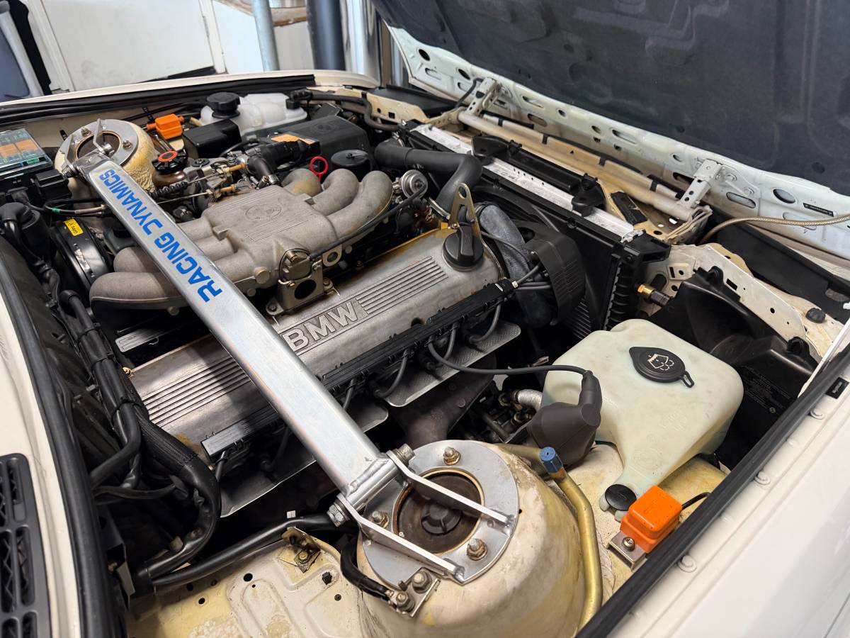 Bmw-325is-1990-white-13