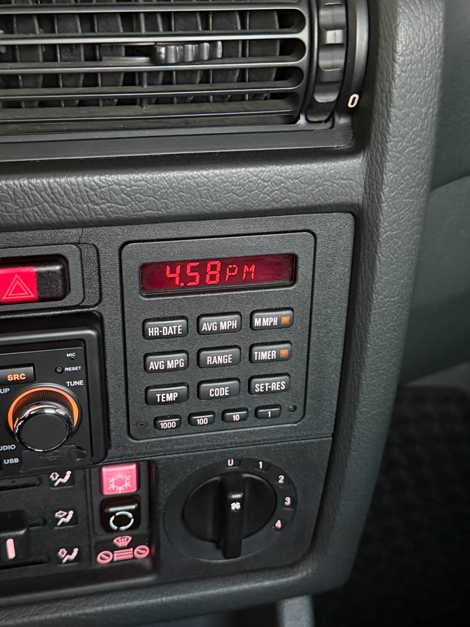 Bmw-325is-1990-white-18