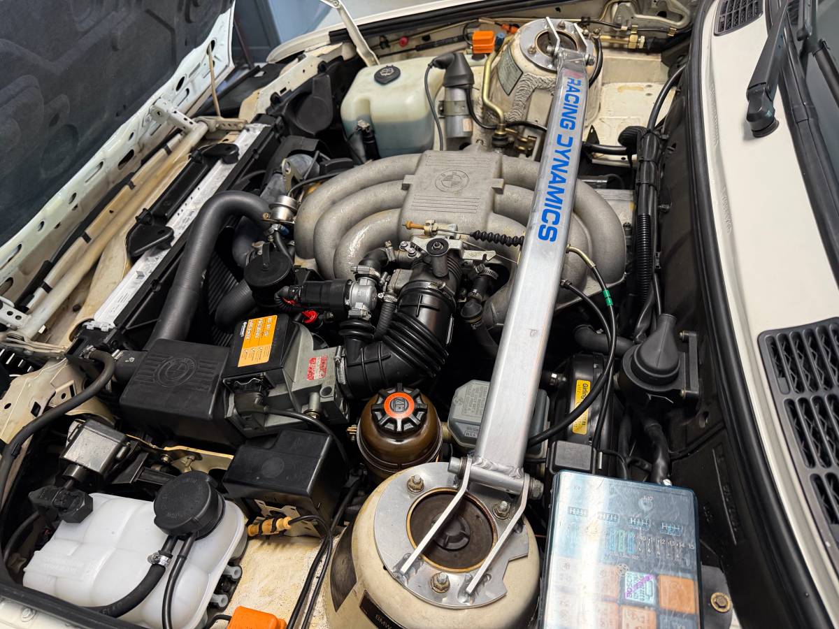 Bmw-325is-1990-white-3