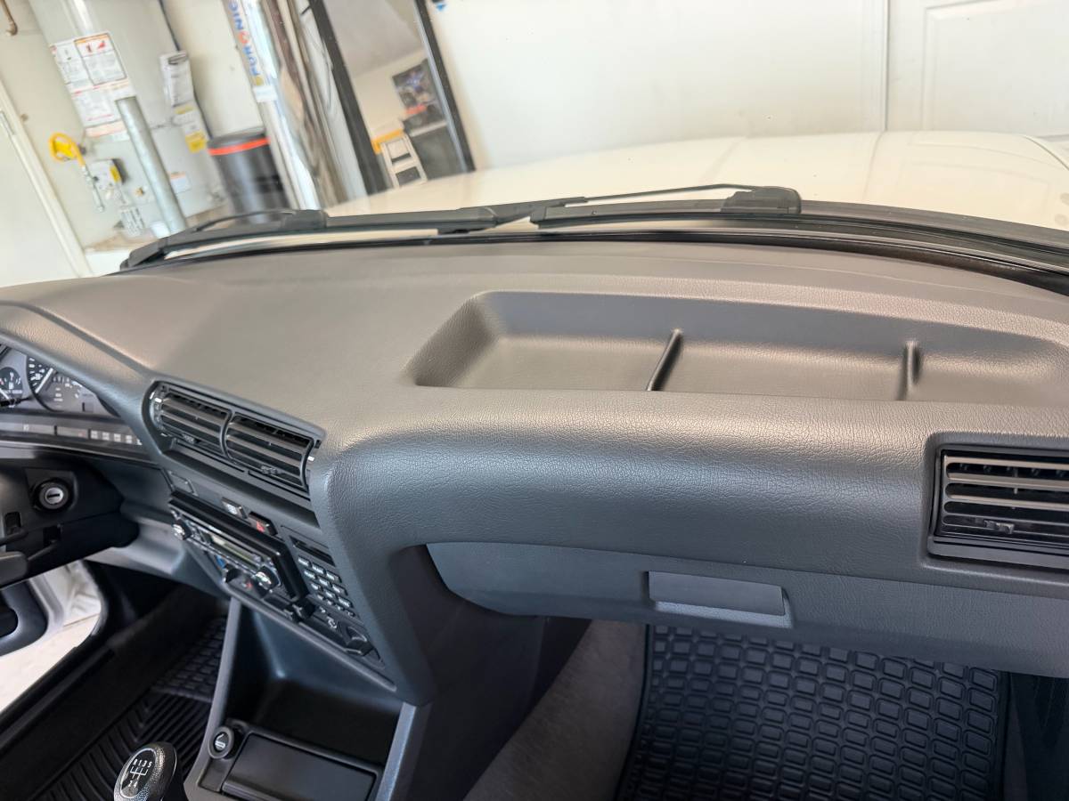 Bmw-325is-1990-white-9