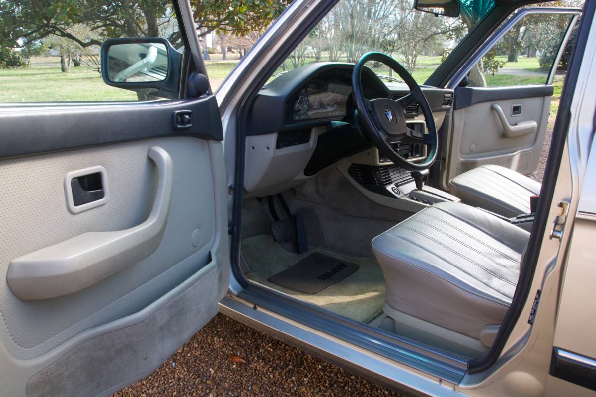 Bmw-528e-1986-silver-10