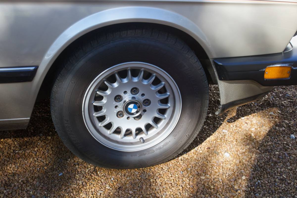 Bmw-528e-1986-silver-15