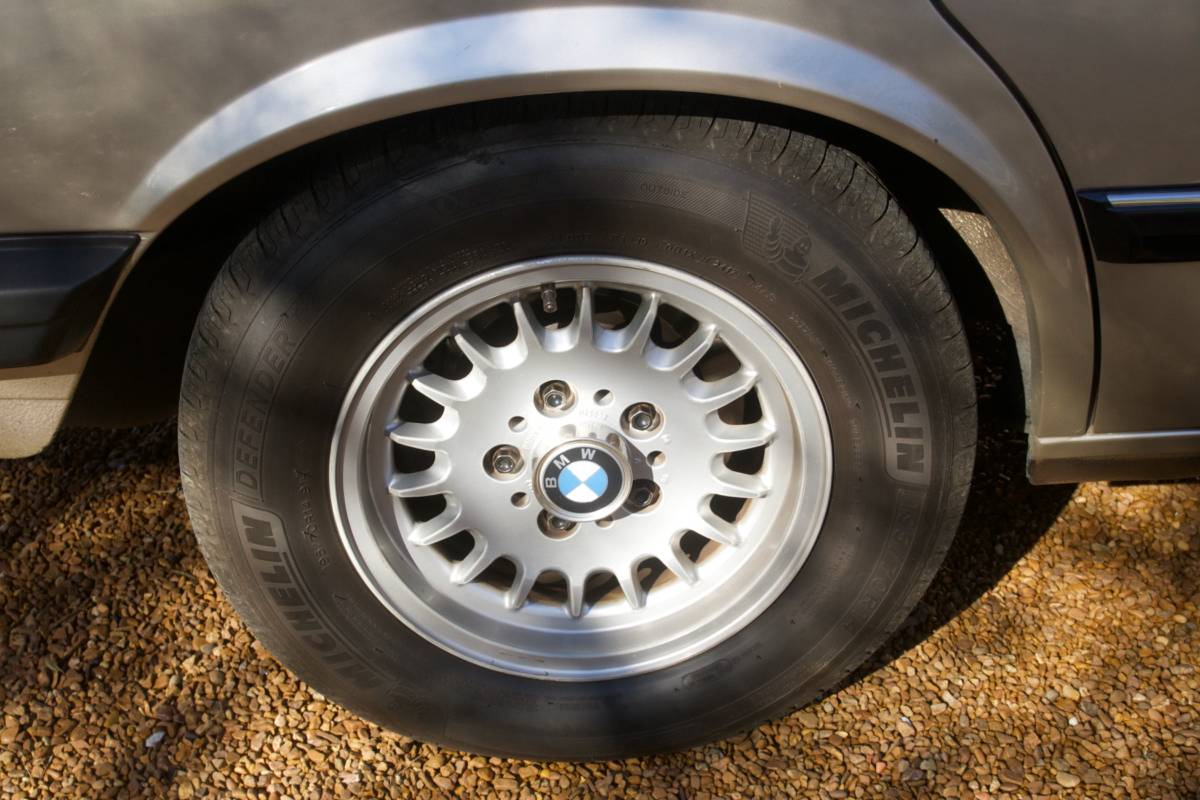 Bmw-528e-1986-silver-16