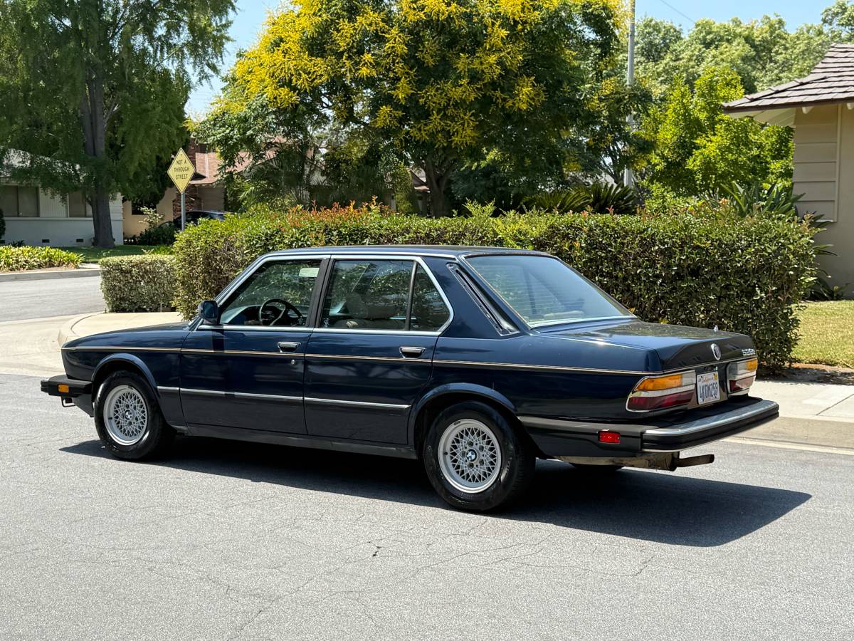 Bmw-528i-1982-3